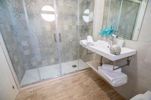Ванна кімната в Petit Malaga Congress
