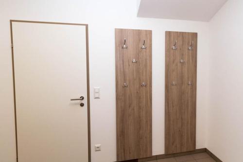 two wooden lockers in a room with a mirror at WinBudget "bed&breakfast" Guntramsdorf in Guntramsdorf