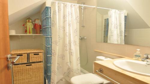 Koupelna v ubytování DUPLEX COMFORT MIL.LENI ROSES -HUTG-026971