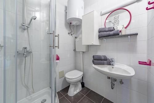 Koupelna v ubytování Apartments Lodra