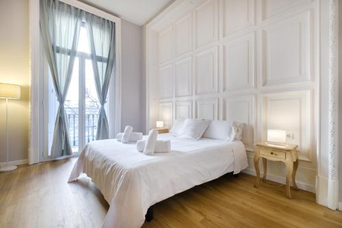 A bed or beds in a room at Violeta Boutique