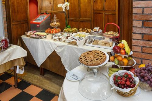 a table with a buffet of fruits and vegetables at Hotel Villa Maria in Sanremo