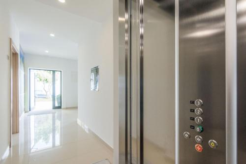 a elevator in a room with a hallway at Apartments Vila 4m in Ražanac