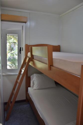 Ένα ή περισσότερα κρεβάτια σε δωμάτιο στο Camping Chania 