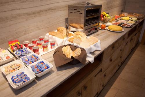 a buffet with bread and other food on a counter at Hospederia Chapitel in Estella