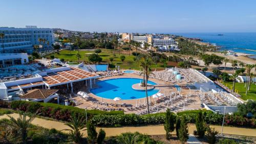 Photo de la galerie de l'établissement Leonardo Laura Beach & Splash Resort, à Paphos