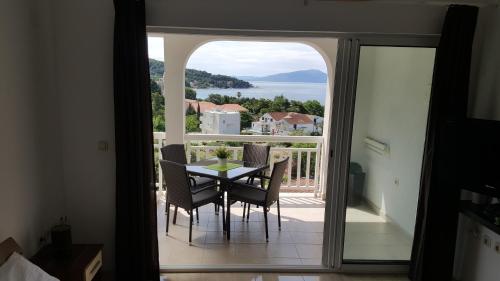 Balkón nebo terasa v ubytování Apartments Rotim