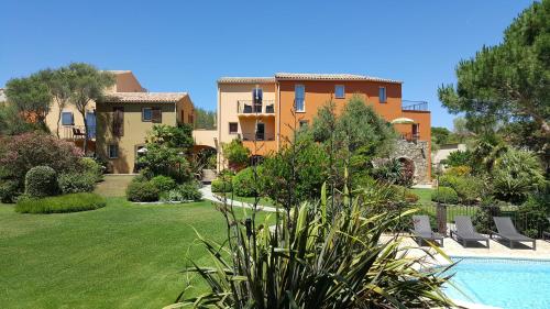 a villa with a swimming pool in a yard at Résidence A Merula in Calvi