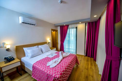 Postel nebo postele na pokoji v ubytování Hotel Derin Ma Sorgun