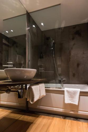 a bathroom with a sink and a bath tub at Best Western Plus The Hub Hotel in Milan
