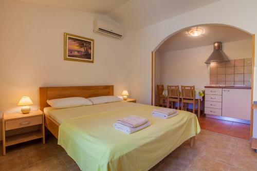 Postel nebo postele na pokoji v ubytování Apartments Dandić
