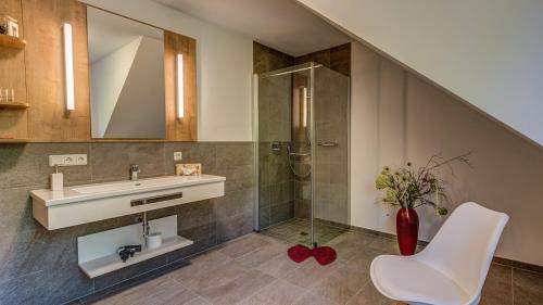 Koupelna v ubytování Hotel & Pension Traumblick