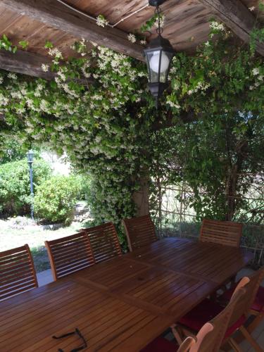a wooden table and chairs under a pergola at Villa Castelluccio in Carpinteri