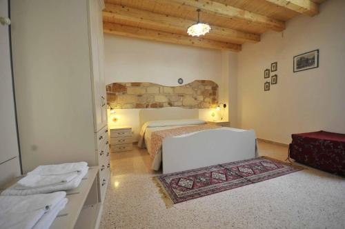a bedroom with a bed and a mirror at Morfeo Charming Rooms & Relax in Avola