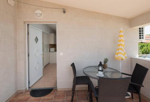a dining room with a table and chairs at Apartments Habek in Vrboska