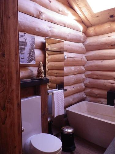 Bilik mandi di Chalet de luxe "Lodge des Sens" - Jacuzzi & Sauna - 12 pers