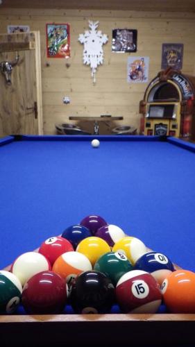 Meja biliard di Chalet de luxe "Lodge des Sens" - Jacuzzi & Sauna - 12 pers