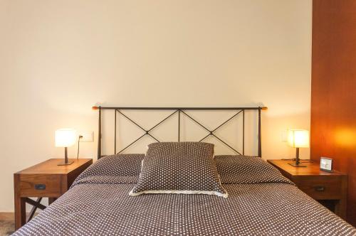 Säng eller sängar i ett rum på Lets Holidays apartment terrace La Guardia