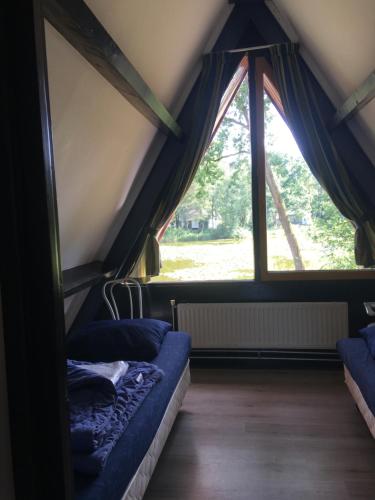 Llit o llits en una habitació de 't Vosseven vakantiepark