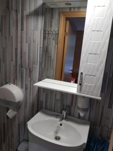a bathroom with a sink and a mirror at Nina puhkemaja in Nina