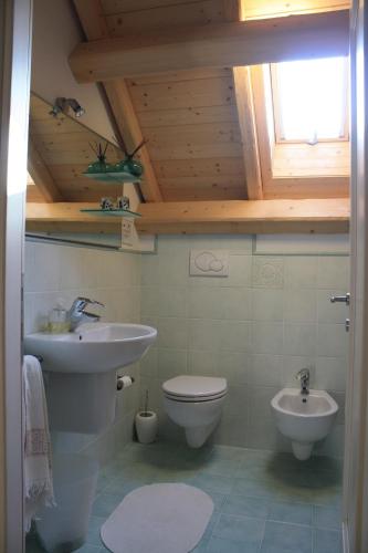 Koupelna v ubytování Agriturismo Fattoria Ortoalpino