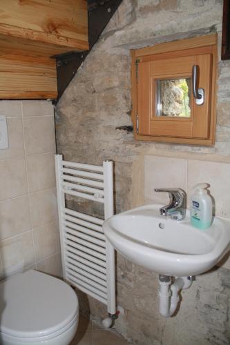 Koupelna v ubytování Agriturismo Fattoria Ortoalpino