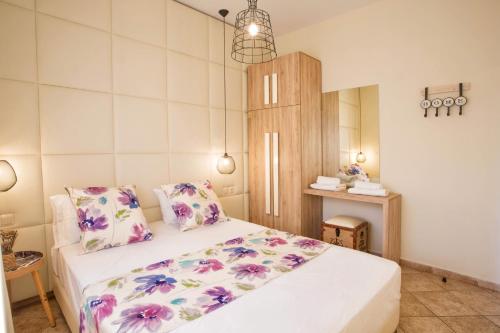 Postel nebo postele na pokoji v ubytování Golden Suites