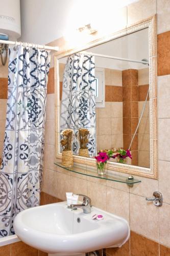 a bathroom with a sink and a mirror at Golden Suites in Ofrínion