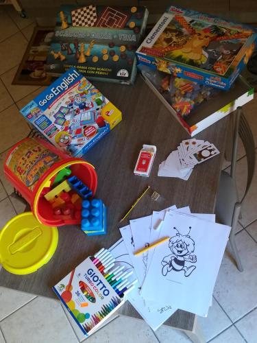 a table topped with lots of toys and books at "Profumo di Tiglio" in Bagnoregio