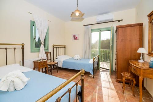 A bed or beds in a room at Leventis Villas Complex with Sharing Pool