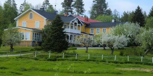 Κήπος έξω από το Nygården B&B Hälsingegård