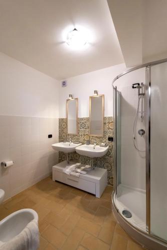 a bathroom with two sinks and a shower at Villa Degli Ulivi in Viterbo
