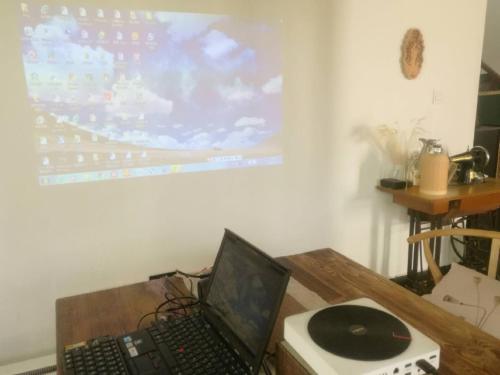 TV a/nebo společenská místnost v ubytování Pure-Land Villa