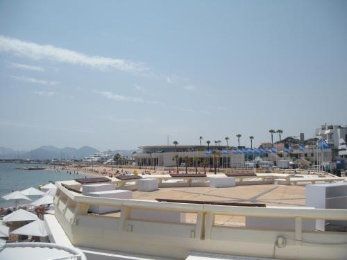 Charlie Chaplin 2 pièces 3 étoiles calme plein centre de Cannes, 5mn des plages et Palais