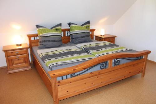 Postel nebo postele na pokoji v ubytování Ferienwohnung Faber mit großem Südbalkon