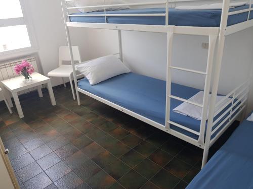 Gallery image of Marotta, 50 mt dal mare con aria condizionata, 2 camere, 6 letti in Marotta