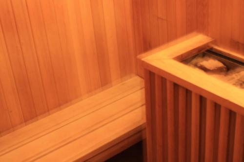 a corner of a bath tub in a room at Plains Motel in Brooks