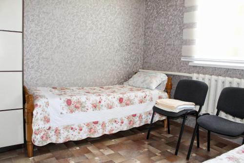 Giường trong phòng chung tại Tian-Shan Guest House