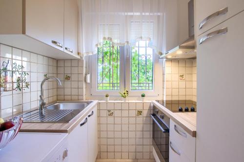 a kitchen with a sink and a window at Apartman Paola in Pula