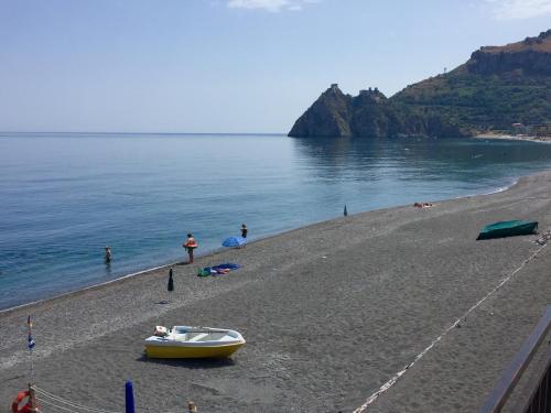 Gallery image of Le Zagare apartments in SantʼAlessio Siculo