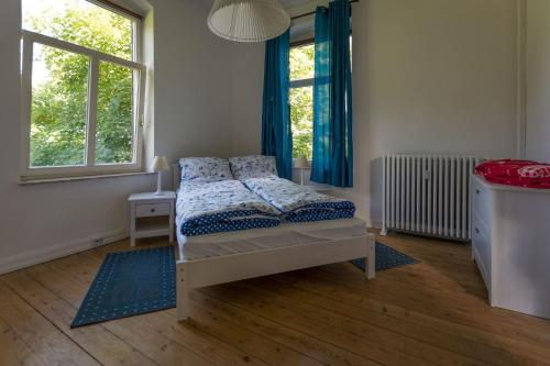 Un pat sau paturi într-o cameră la Ferienwohnung FischersFru