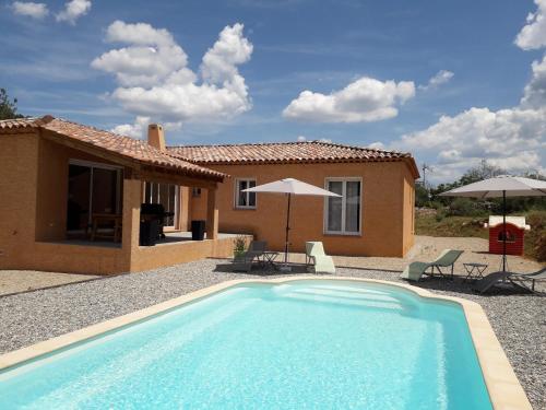 Foto da galeria de Chambres d'hôtes, B&B climatisées LA BORRELLIENNE em Saint-Maximin-la-Sainte-Baume