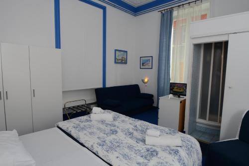 Ένα ή περισσότερα κρεβάτια σε δωμάτιο στο Olympia Hotel