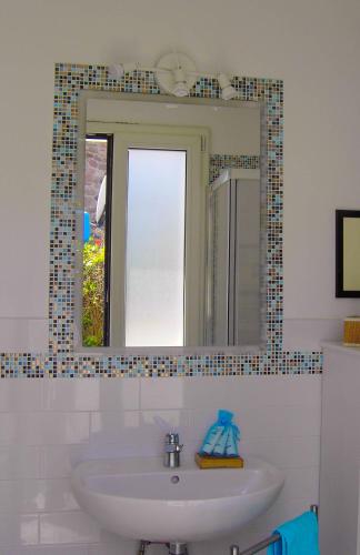 a bathroom with a sink and a mirror at Il Gamberino in Capraia