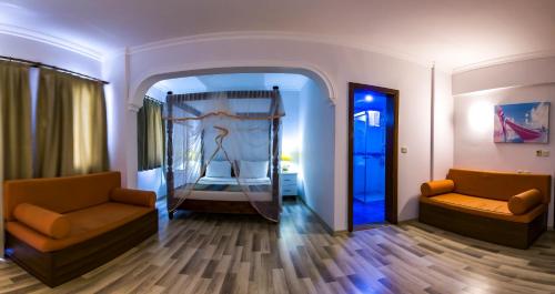 Postel nebo postele na pokoji v ubytování Karbel Hotel