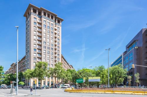 4 Bedroom High-Rise Apartment Amazing views!