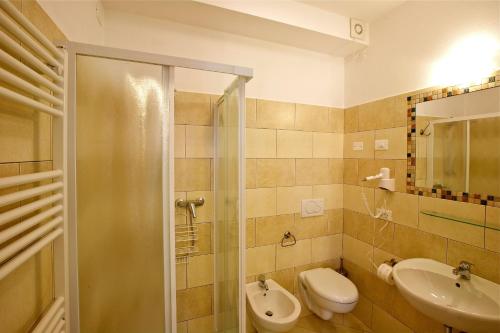 a bathroom with a shower and a toilet and a sink at La Brenta Vecchia in Vigodarzere