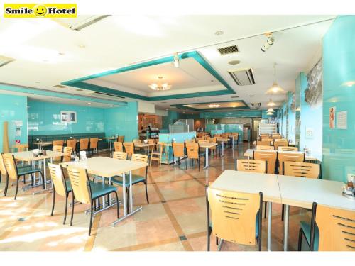 a dining room filled with tables and chairs at Smile Hotel Asahikawa in Asahikawa