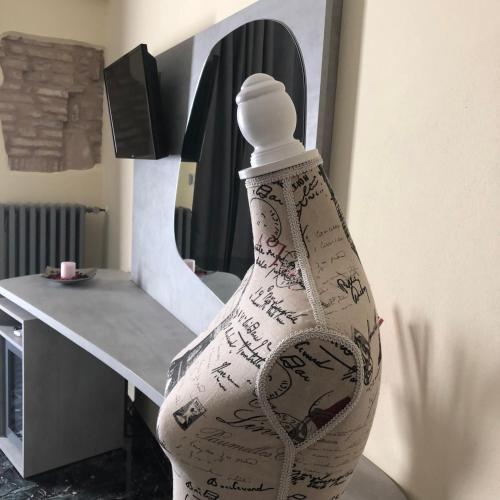 a vase with writing on it sitting next to a desk at Relais B&B Corte Dei Turchi in Longiano