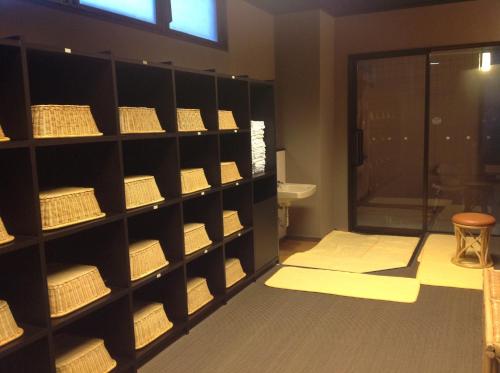 a room with a shelf with wicker baskets at Kanazawa Chaya in Kanazawa